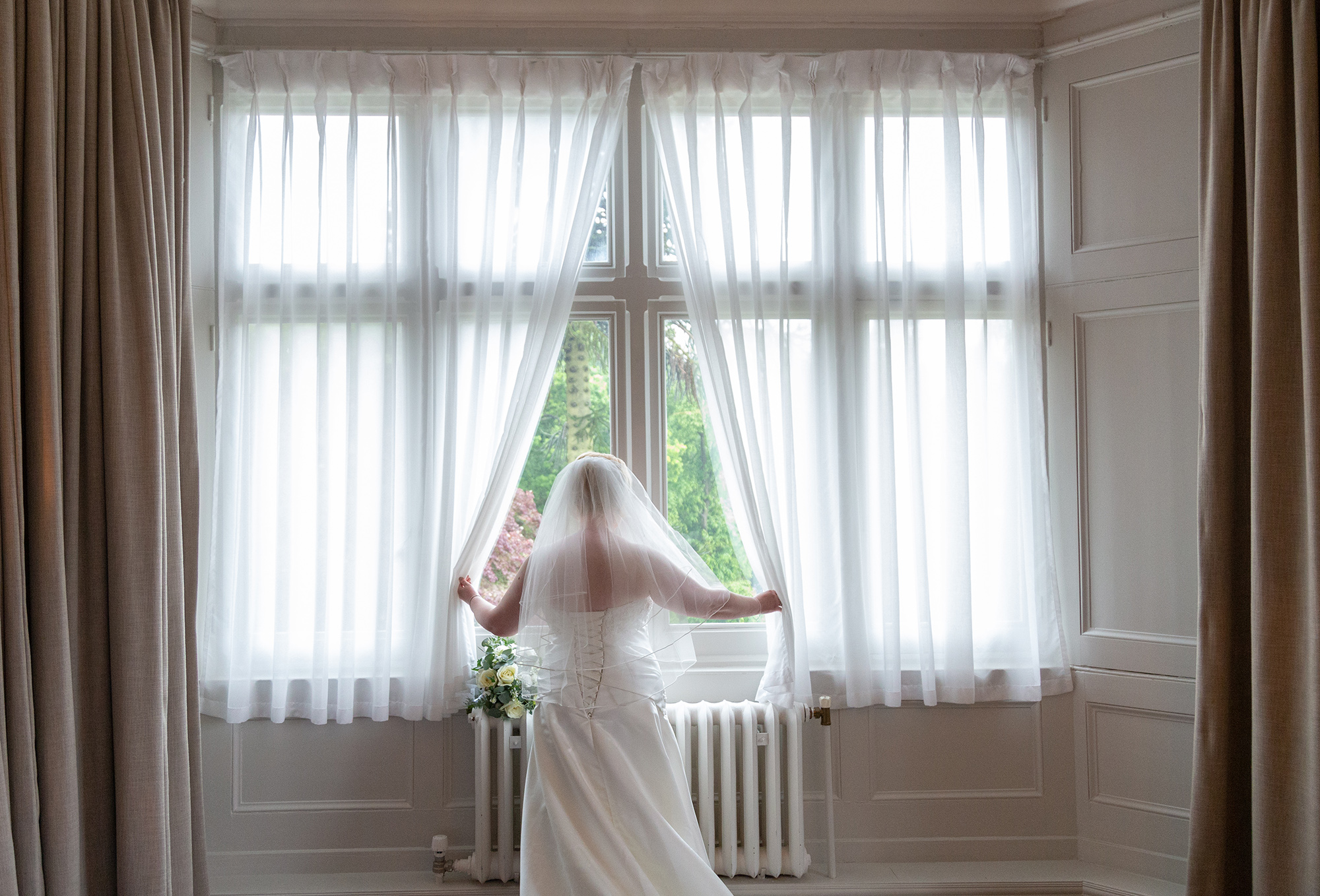 Couple portrait at Wroxall Abbey